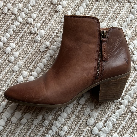 Frye boots. 👢 - Picture 5 of 12